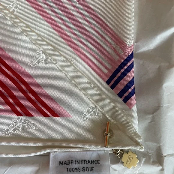 HERMÈS Garde Robe Pop Charm - Picture 4 of 7